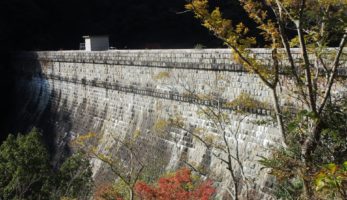 土木遺産④　布引五本松堰堤―布引渓谷にそびえる神戸市水道の記念碑