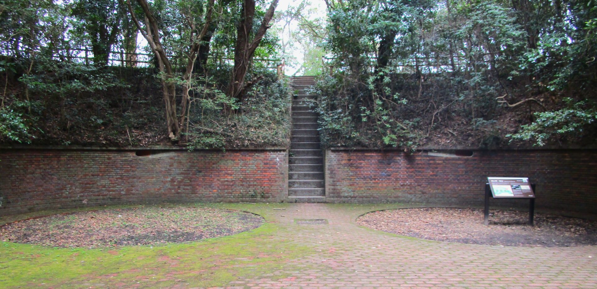 第70回土木遺産_深山(みやま)砲台群―保養・教育施設と共存する戦争遺跡